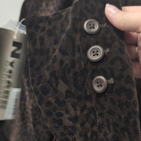 NWT Nygard Animal Print Tailored Blazer Size 6 Petite. Beautiful Floral Lining. - Picture 6 of 9